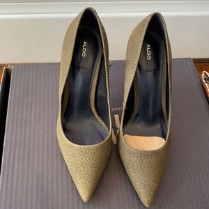 Military Green Pumps